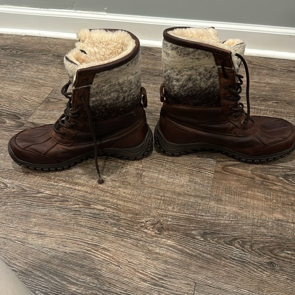 UGG size 10 Adirondack waterproof boots - Picture 4 of 5